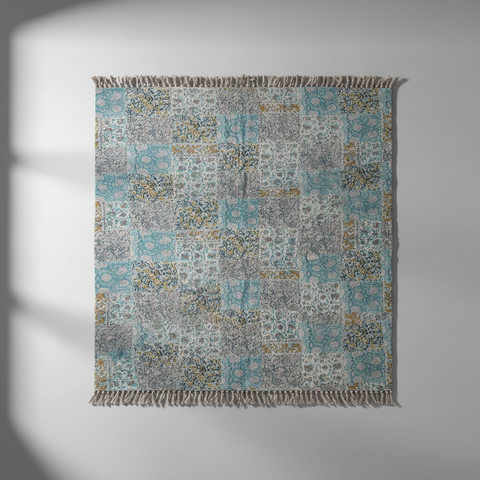 Tappeto Tabarka patchwork azzurro sfondo grigio