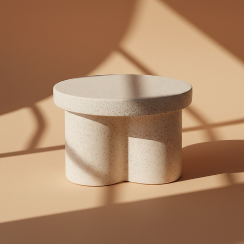 Tavolino pietra bianca su sfondo beige