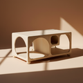 Tavolino scultura legno naturale sfondo beige