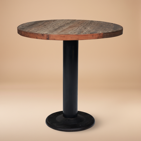 Tavolo bistrot industrial sfondo beige