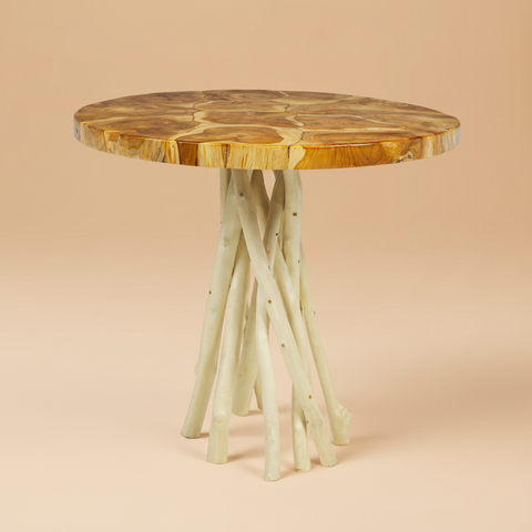 Tavolo teak mosaico rami sfondo beige