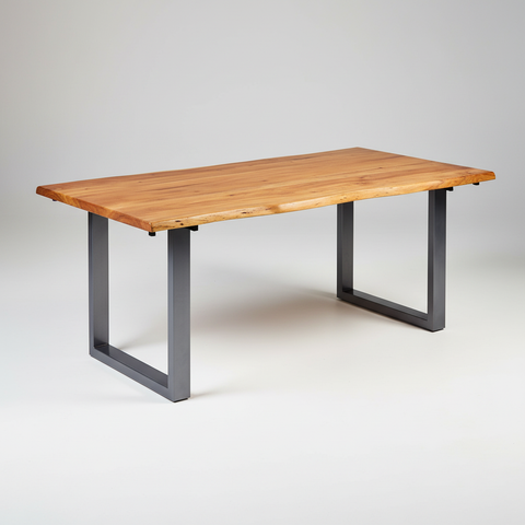 Tavolo Woodshed sfondo neutro