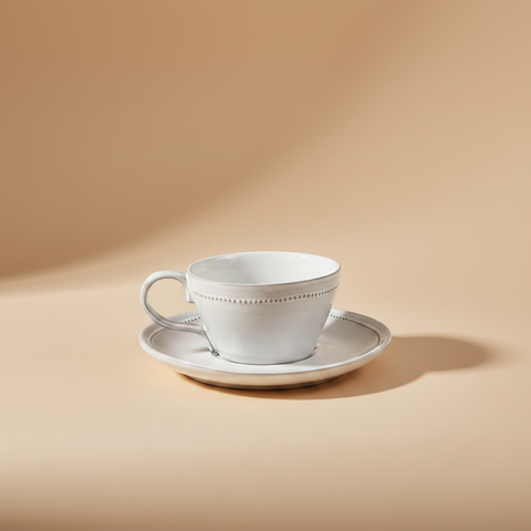Tazza bianca - sfondo neutro con ombre laterali