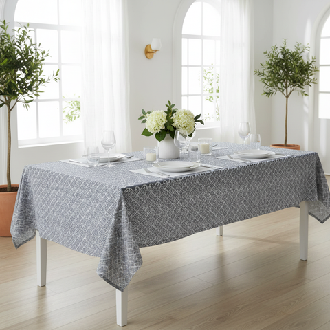 Tovaglia grigia con intreccio diagonale in contesto