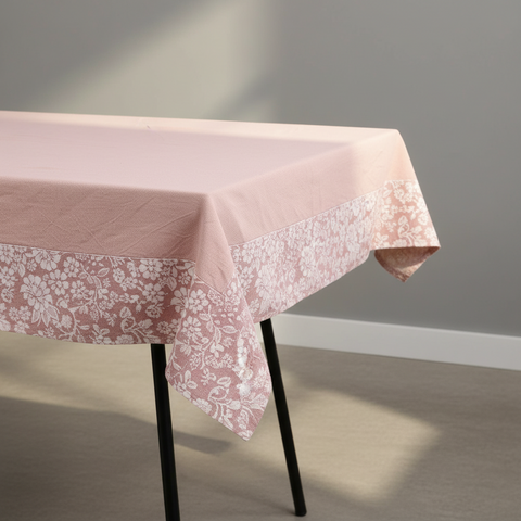 Tovaglia rosa con bordo floreale vista angolare