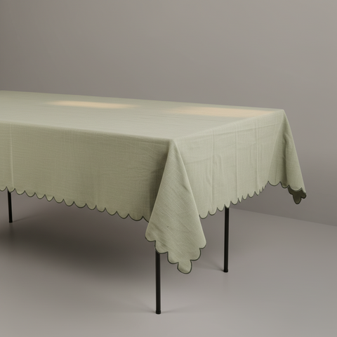 Tovaglia verde salvia con bordo smerlato vista angolare