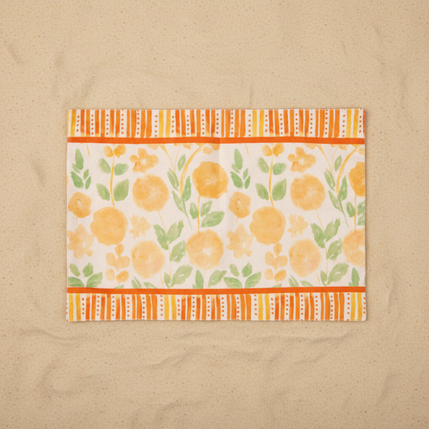 Tovaglietta americana su sfondo beige