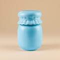 Vaso blu sfondo beige caldo con ombra