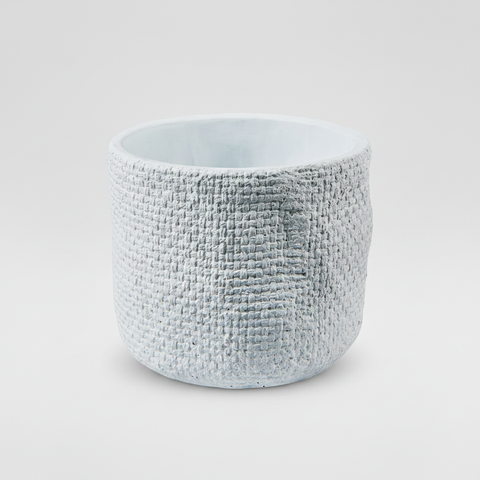 Vaso cemento texture juta su sfondo grigio con ombra
