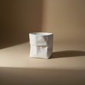 Vaso ceramica paper bag bianco - sfondo taupe