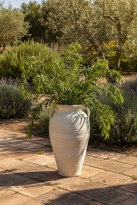 Vaso in giardino realistico
