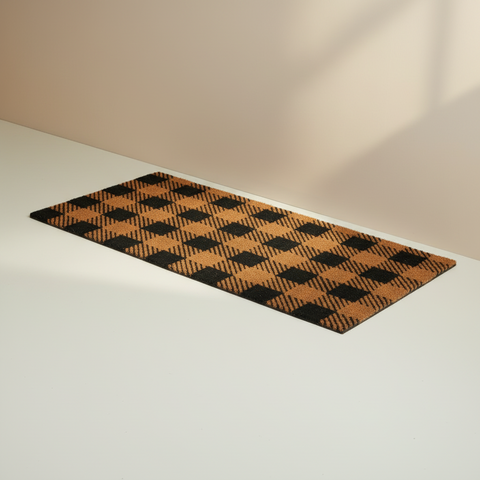 Zerbino a quadri arancioni e neri su sfondo beige