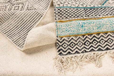 Novita-home-tappeto--righe-e-figure-geometriche-azzurro-e-beige-nf-184