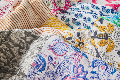 Trapunta patchwork vintage fatta a mano, trapunte indiane boho, biancheria da letto, copriletto kantha, coperta vintage con toppe, trapunta trapuntata, matrimoniale, doppia - Italia Trapunta patchwork vintage fatta a mano, trapunte indiane boho, biancheria da letto, copriletto kantha, coperta vintage con toppe, trapunta trapuntata, matrimoniale, doppia - Italia